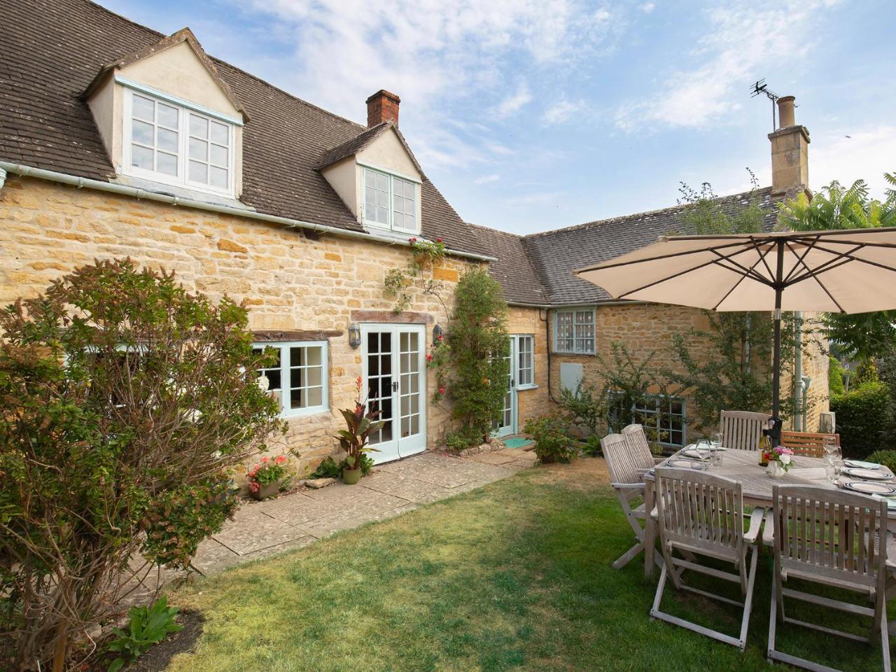 Pilgrim Cottage Bourton on the Hill Buitenkant foto